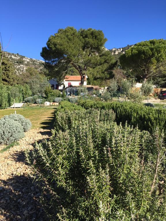 Au Havre De Paix Sainte Victoire Vauvenargues Hotel Luaran gambar